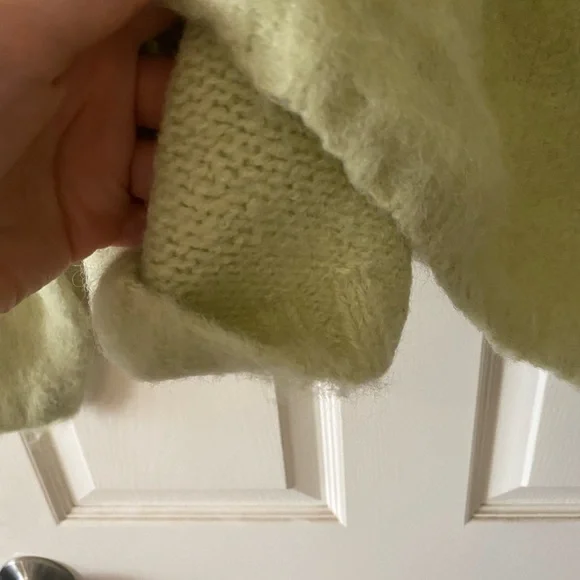 Elegant Pastel Green Women's Sweater - Picture 7 of 8